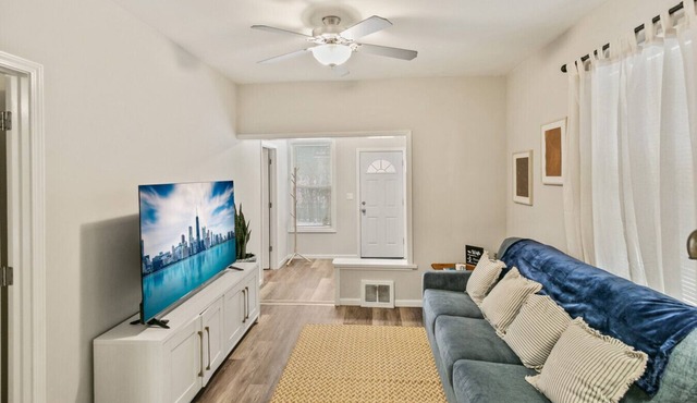 Beautiful Updated Home near Great Lakes Naval Base