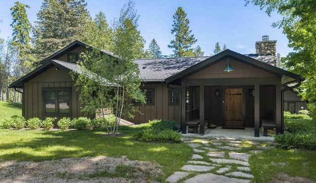 Beautifully remodeled Walloon Lake Cottage!