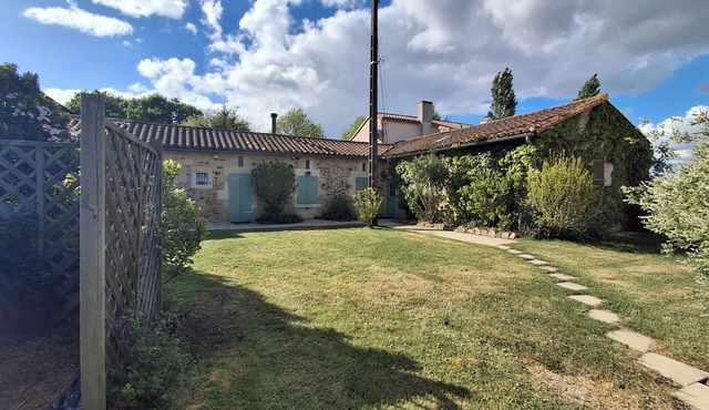Bed and breakfast in a country house in the Vendée. 45 minutes from Puy du Fou