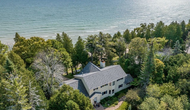 Best Beach in Door Co! Sleeps 8 - Fall Dates Still Available!