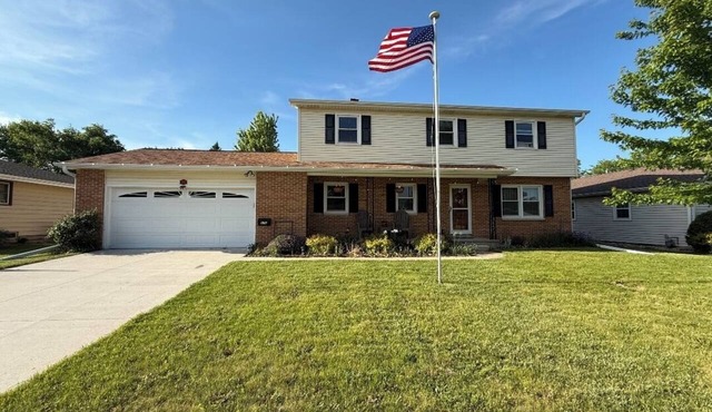 Best EAA Location – Walk to AirVenture from This 4BR Home