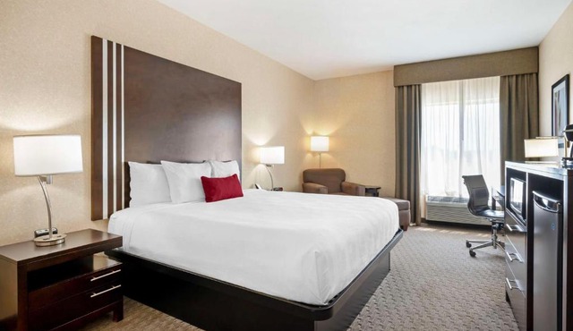 Best Western Plus Howe Inn