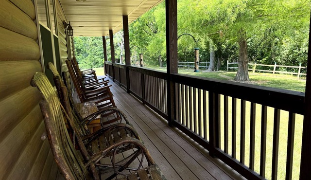 Binion Lodge: Wooded Privacy Near Lake Shelbyville