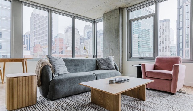 Blueground | West Loop, rooftop pool & gym