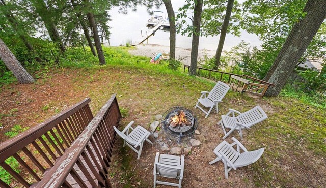 Bluff Lake Waterfront w Dock, Kayaks & Fire Pit