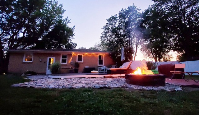 Breezy Pad, Close to the Lake, with Hot Tub