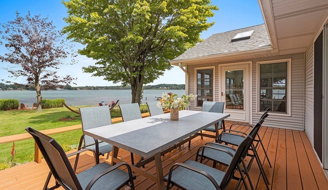 Bridgeview Cottage: A Family-Friendly Waterfront Home in Sturgeon Bay