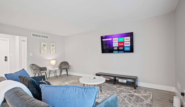 Bright & Airy Urban Unit Walk to Everything!