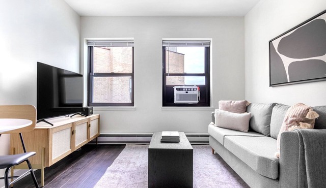 Bright Gold Coast 1BR w/Doorman & Gym, 2 blocks to L, by Blueground