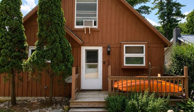 Brookeside Getaway: Cottage on the Muskegon River in Newaygo