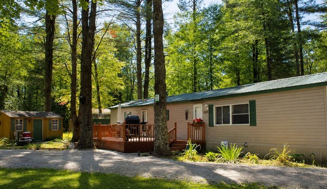 Cabin and bunkhouse on Lake Noquebay - 1 minute from boat launch