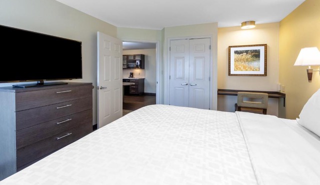 Candlewood Suites Kalamazoo by IHG