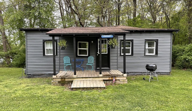Cannon Ball Cottage - Lakefront Cottages on Semi-private Lake, Beach, Boats, Fun