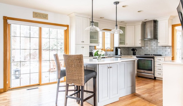 Catch the Sunset, Private Basketball Court, Hot Tub, Fire pit, Golf Cart for
