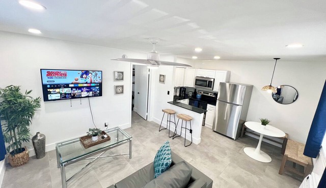 Central, Modern & Stylish 1Br 1Bath Apt in Lake Ridge in Fort Lauderdale
