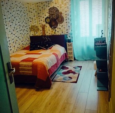 Chambre dans maison mosaïquée in Saint-Marcel