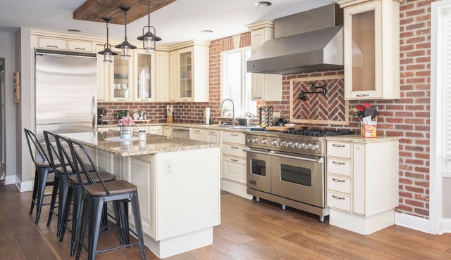 Charm& Chic in DT Lake Geneva Flexible Home Rental