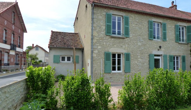 Charming cottage in Saint-Bonnet-de-Rochefort with private garden in Saint-Bonnet-de-Rochefort