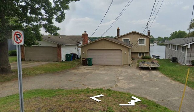 Charming 3-BR 1.5-Bath LAKEFRONT home, WiFi, AC in delightful Commerce Township