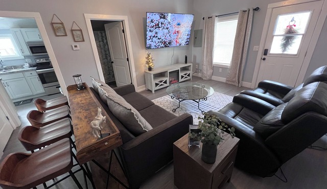 Charming 1-bedroom house in beautiful Charlotte with AC, WiFi