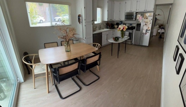 Charming 2-bedroom condo in Newport Beach with Wi-Fi