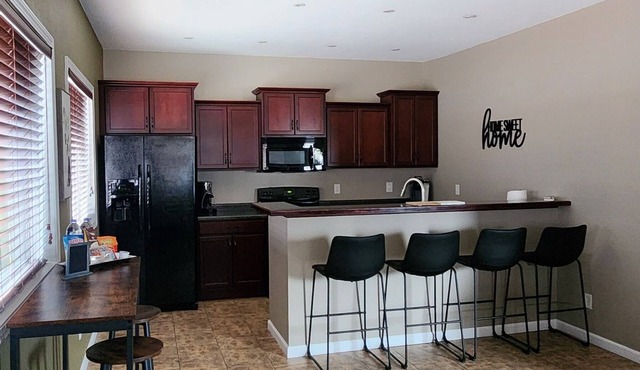 Charming 2-bedroom house with WiFi, AC in cool Escanaba
