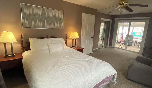 Charming 2-bedroom house with gated yard in delightful Kentwood