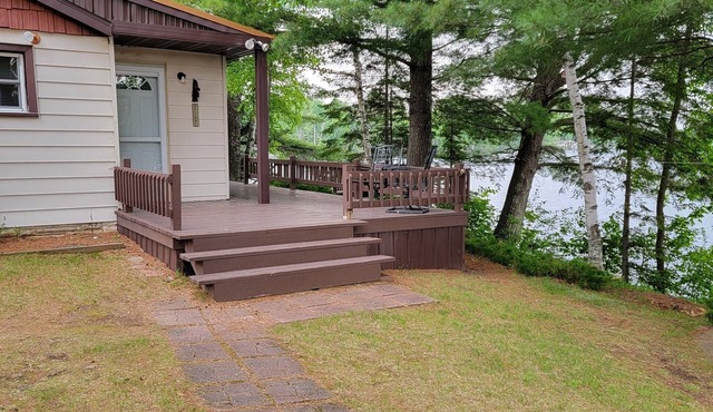 Charming 2-bedroom lakefront cabin in delightful Phillip,WI