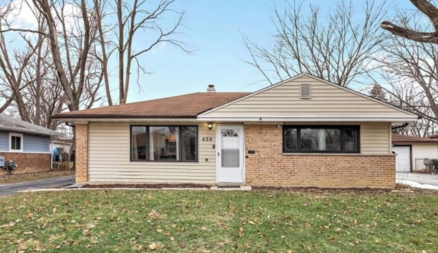 Charming 2-bedroom house in amazing Park Forest with WiFi, AC