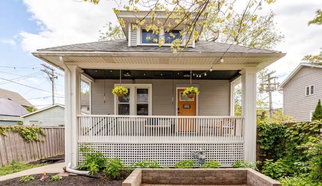 Charming 2BR Hideaway FLW District-Theater/Games/Laundry/Office/Private Backyard