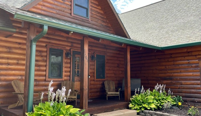 Charming 3,800 sq feet log house in Waupaca County.
