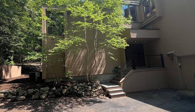 Charming 3-bedroom home located in beautiful Birchwood in Harbor Springs