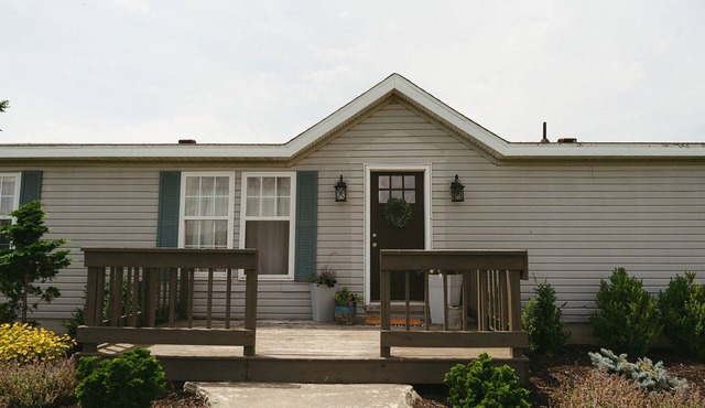 Charming 3-bedroom house situated on a Longhorn & Highlander Farm