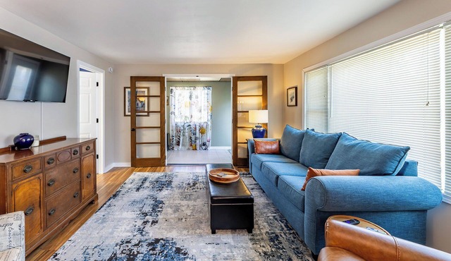 Charming 3-bedroom house in wonderful Muskegon with WiFi, AC