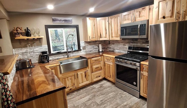 Charming 3-bedroom house overlooking Otsego Lake in Gaylord wih Sunset Views!