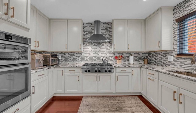Charming 3-bedroom house with fitness room and AC in Troy