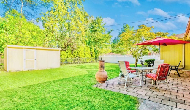 Charming 3BR Ranch in Elmhurst | Mid-Term Ready
