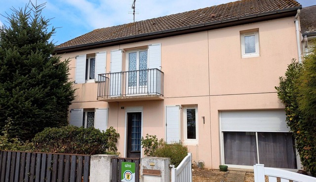 Charming 5-Bedroom House with Terrace and Secure Parking in Sully-sur-Loire