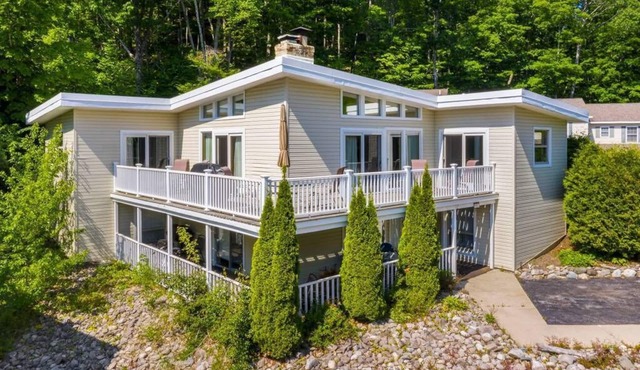 Charming Condo on the Bike Path, Minutes to Petoskey and Harbor Springs!