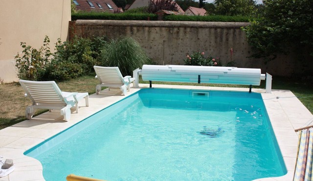 Charming Cottage with Pool Near Dreux and Chartres - Sleeps 4 in Le Boullay-Thierry