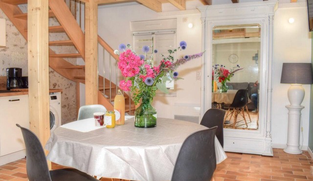 Charming Cottage in Orchard with Modern Amenities & Scenic Views