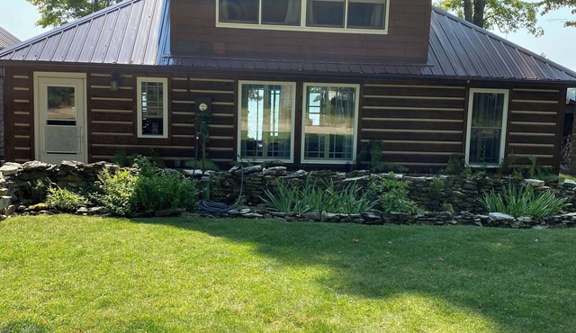 Charming cottage on beautiful South Manistique Lake