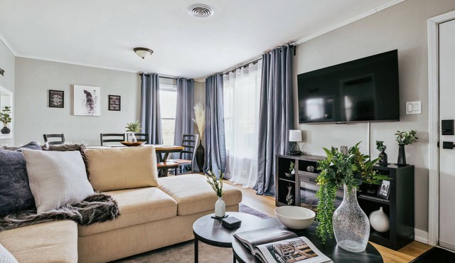 Charming & Cozy Getaway - A Heroic Stay Awaits!