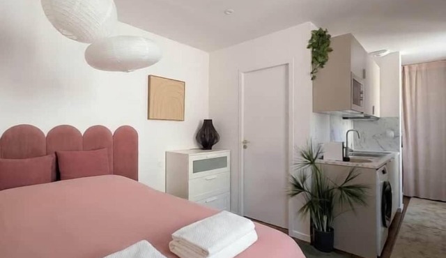 Charming studio - Quiet & Bright - Downtown