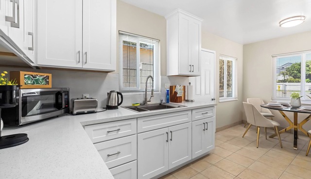 Charming Garden 2 bedrooms House with Modern Comforts in Rancho Cucamonga