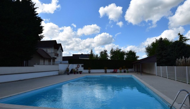 Charming holiday home with pool and pond