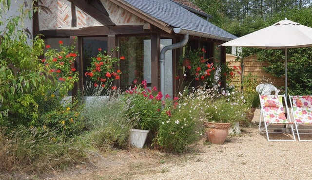 Charming Restored Barn with Tennis, Near Loire Castles & ZooParc de Beauval, Pet-Friendly, Sleeps 3
