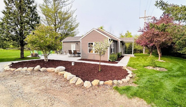 Charming retreat on 20 acres nestled in the woods 1 mile from Lexington