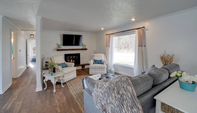 Charming Riverfront Retreat in Monticello!