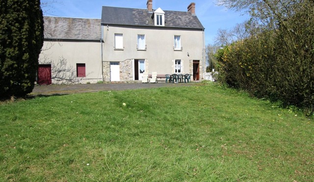 Charming Rustic Home Near D-Day Beaches with Large Garden and BBQ in Saint-Fromond